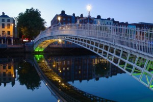 Halfpenny-bridge-Dublin-Ireland_1920x1200